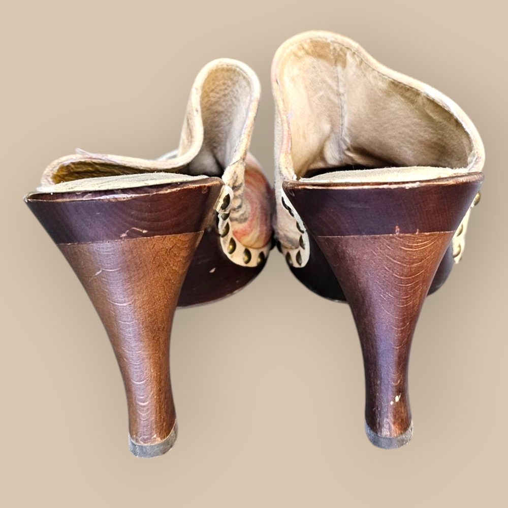 Pelle Moda Floral Print Leather Clogs in Pastel Pink and Tan - Picture 3 of 12